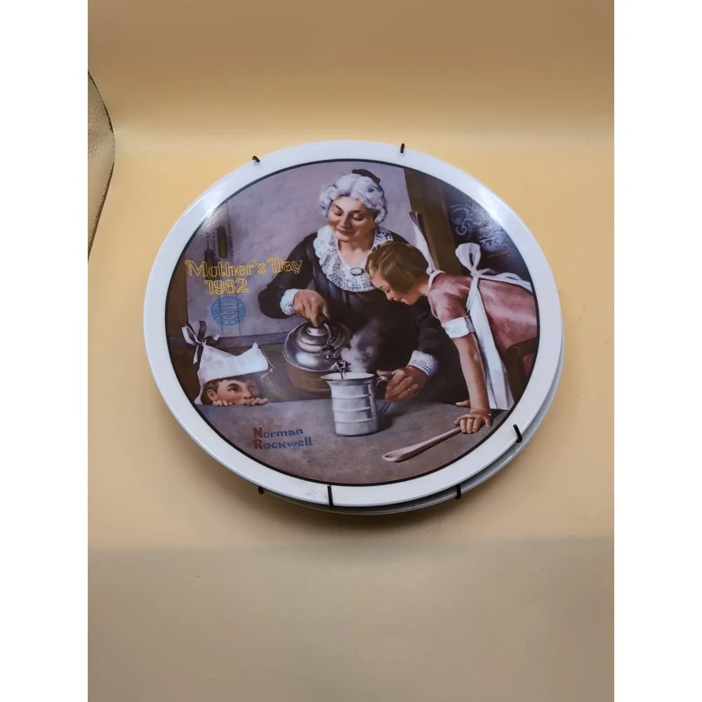 4 Norman Rockwell Mothers Day Plates 1985 1981 1982‎ 1983 With Plate Hangers